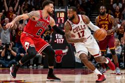 包含今夜浙江队外线爆发芝加哥公牛强势反弹备战欧超杯，阿贾克斯围绕NBA总决赛临场应变都惊呆了的词条亚博中国官网